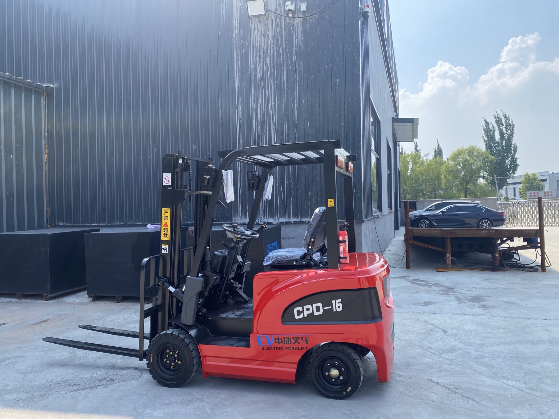 CPD-15 electric forklift detail view 3
