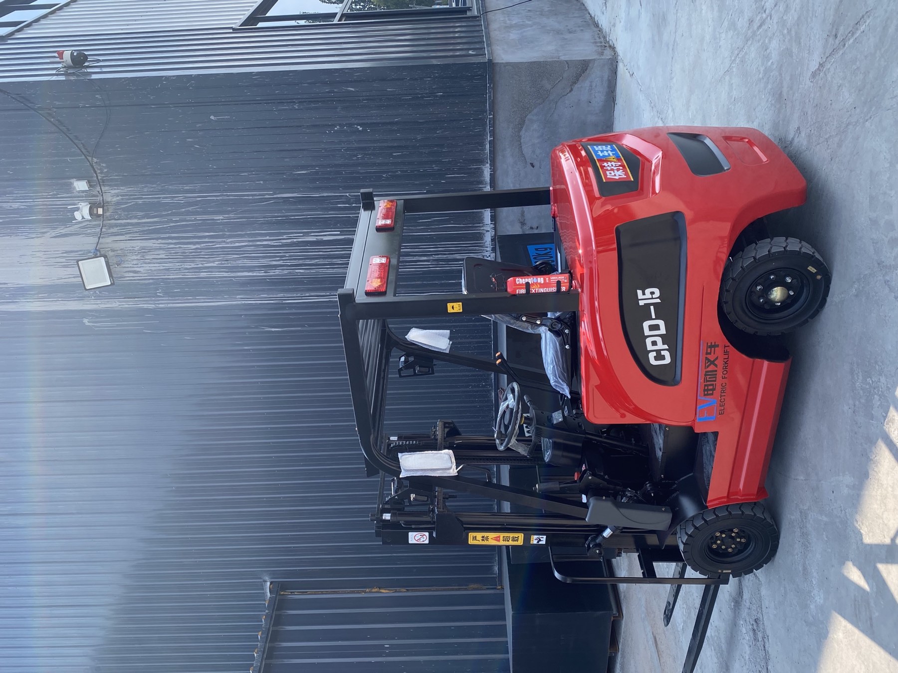 CPD-15 electric forklift detail view 2