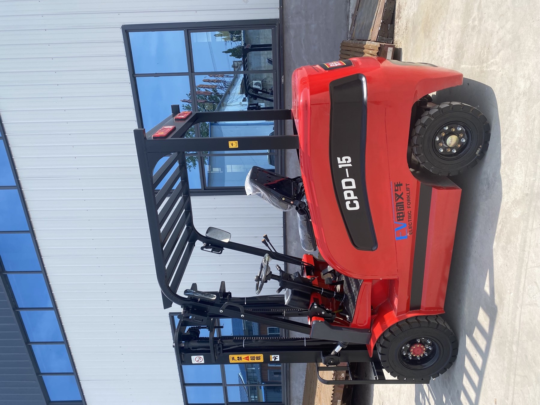 CPD-15 electric forklift detail view 1