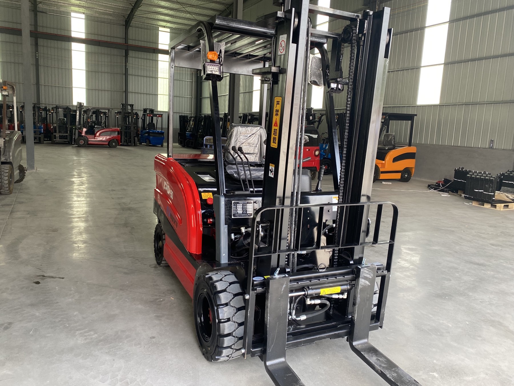 CPD-30 electric forklift detail view 3